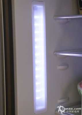 美的冰箱照明盒怎么卸下来（美的冰箱里面的灯罩怎么打开图片）