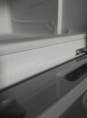 冰柜外面有水珠怎么修理（冰柜表面有水珠是什么原因）
