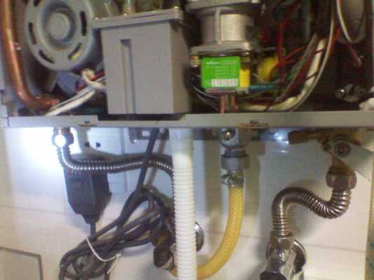 万和电热水器怎么拆装（万和热水器拆开视频）