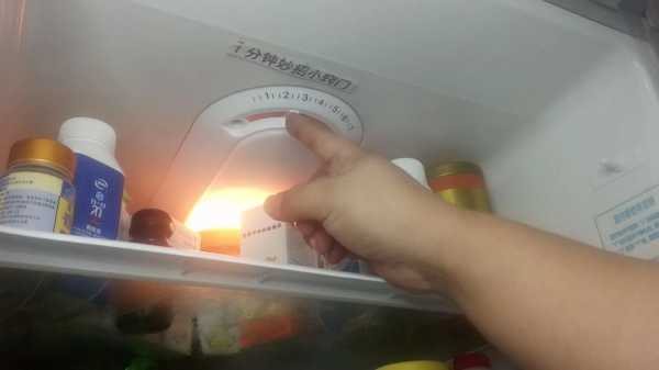 冰箱里面灯不亮了怎么回事（冰箱里面的灯不亮怎么回事）