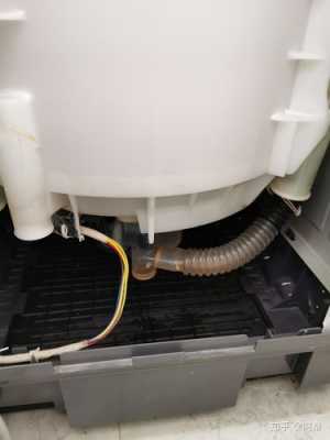 波轮洗衣机排水漏水怎么办（怎样把波轮洗衣机里的水排干净）